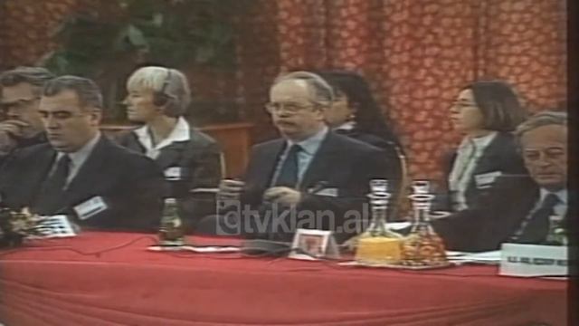 Nis samiti dy ditor i Shkupit (25 Tetor 2000) смотреть онлайн