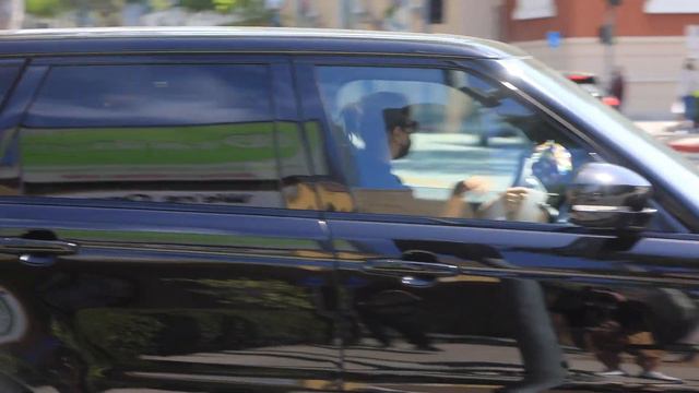 Kaia Gerber Leaves Her Afternoon Rendezvous With Beau Jacob Elordi смотреть онлайн