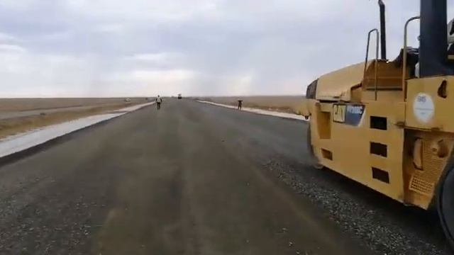 Укатка нижнего слоя основания из ЩПС С4. ПК 535+00-550+00. Лот-3. Дата 13.08.2020 г. смотреть онлайн