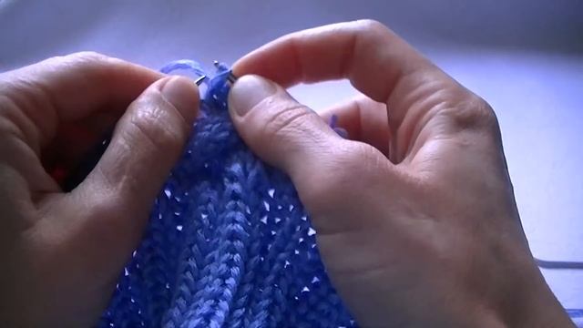 Вязание шапки узором Коса с 12 петель.Knitting hats pattern Kos with 12 loops смотреть онлайн