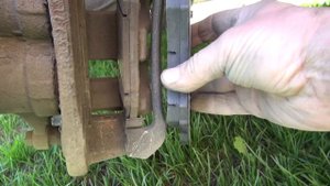 Замена передних тормозных колодок Grand Starex (replace front brake pads)