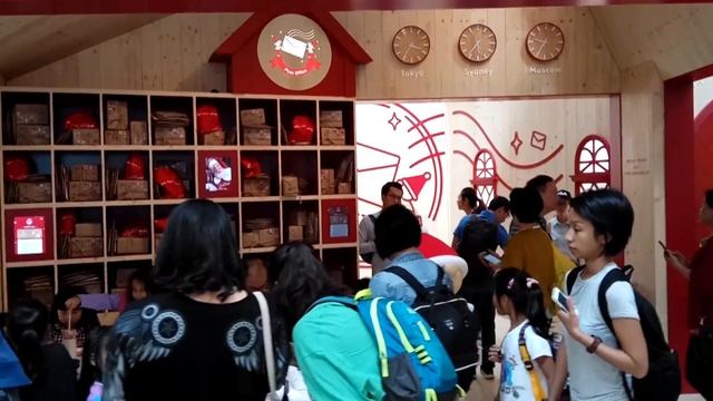 Гонконг. Домик Санты - Деда Мороза. Hong Kong. Akademy Santa's House. Большая семья. смотреть онлайн