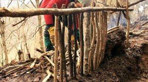 Winter silence in the forest (building a hut and fireplace)