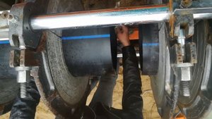 Стыковая сварка пластиковых труб водопровода диаметр 355  2018г