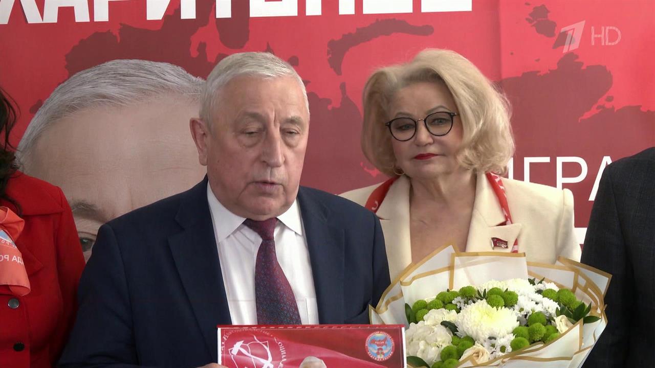 Кандидаты в президенты России поздравляют женщин с наступающим праздником 8 Марта