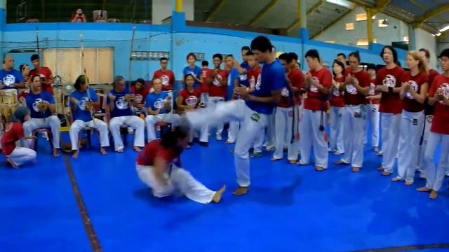 Capoeira Senzala Indonesia - Troca Cinza ( Eletrica & Novinha ) смотреть онлайн