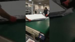 Как скручивают в рулон ортопедический матрас на турецкой фабрике