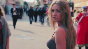 Я так долго искала тебя средь толпы...'