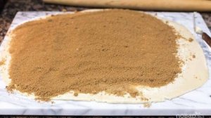 Рулетики с корицей и глазурью