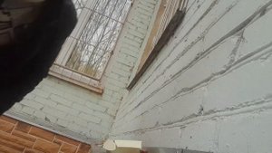 Установили 40 маяков на трещины в стенах