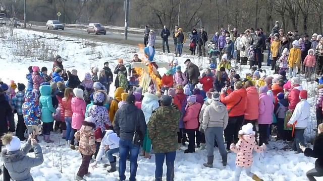 Православные язычники Богородска сожгли чучело -16- смотреть онлайн