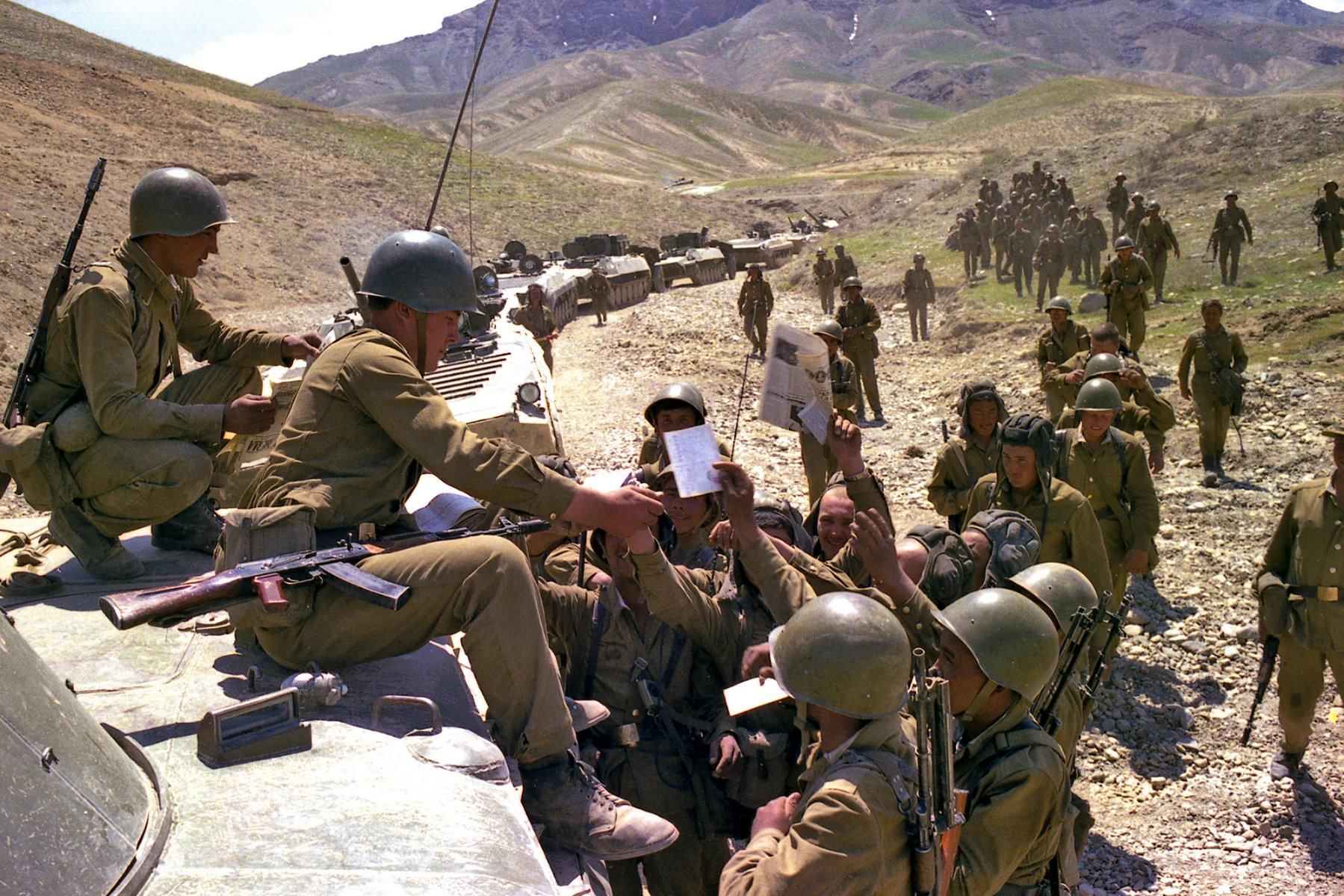 Хотя собранные на границе советские войска. Афганистан 79-89. Афганистан 1979. Афганистан 1989.
