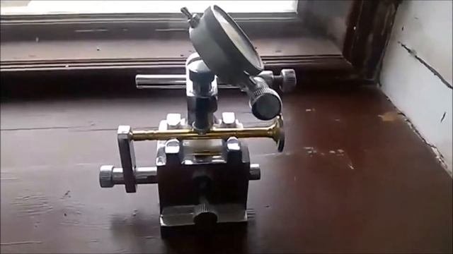 Приспособление для проверки биения фаски клапана