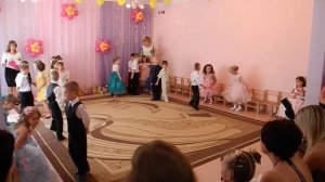 Легкий вальс в детском саду. Вальс для группы, где мало мальчиков и много девочек.