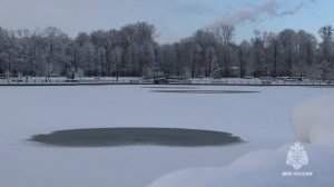 Чем опасен непрочный лед. МЧС разъясняет