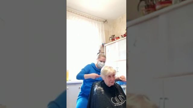 Когда бабушка улыбается и превращаются в эпические повествования. По ним прослеживается история
