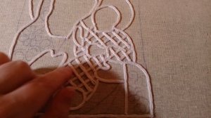 Кладу бель на одеяние Богомладенца. Вышивка иконы в технике сажения по бели.