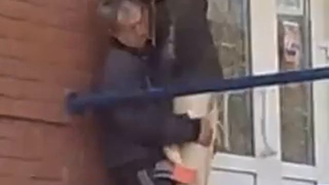 Старый извращенец и манекен 18+ смотреть онлайн