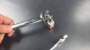 Как Сломать И Открыть Замок Двумя Гаечными Ключами
