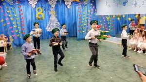 Танец "Пацаны в строю стоят"(старшая группа)Карпач Г.М.