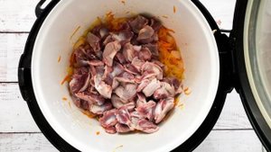 Перловка с куриными желудками в мультиварке
