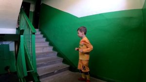 Прыжки в шаге на лестнице.