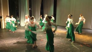 "Девка по саду гуляла"