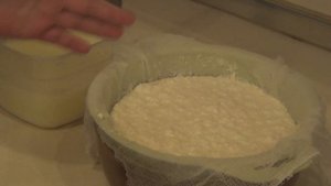 Домашний сыр по-гречески.