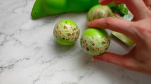 Игрушка крошки-горошки. Видео вскрытие сюрприза. Посмотрим что внутри