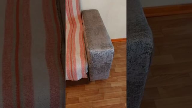 Как отремонтировать уголок отдыха, если облупился кожзам.