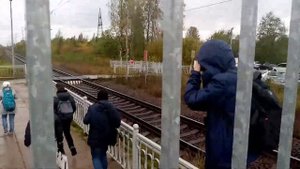 Электропоезд эт2м-109 Сообщением Шапки Санкт-Петербург Отправляется с платформы Поповка