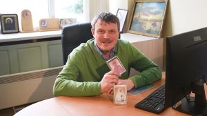 Акриловая рамка предназначена для хранения небольших бумажных икон