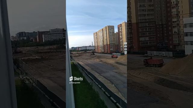 Не опускается кузов у самосвала, приехала машинка на помощь  #Shorts