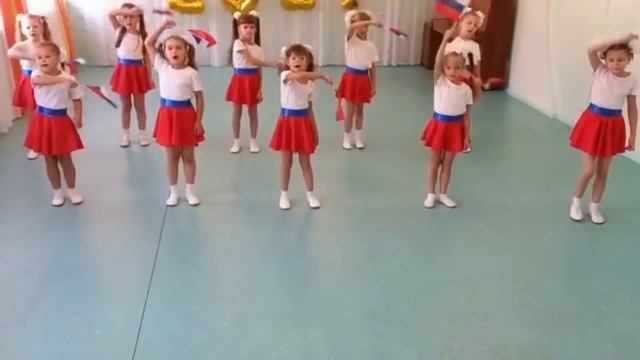 Флешмоб "День флага". МБДОУ "Детский сад №54" г. Северск - 2021 смотреть онлайн