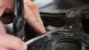 Как в автосервисах лечат скрип амортизатора и владельцев Mercedes B200