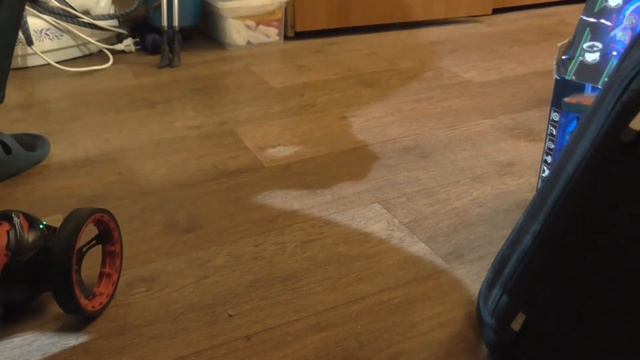 "Прыгун" - Mini Bounce Car PEG SJ88 смотреть онлайн