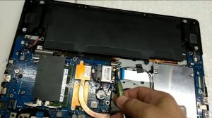 How to disassemble Samsung NP540U laptop