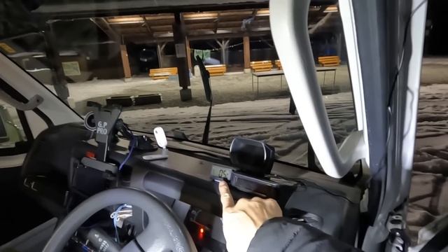 氷点下8.5℃凍りつく雪の中で車中泊、4WD軽キャンピングカーにチェーン装着！しかし凍雪でスタック連発