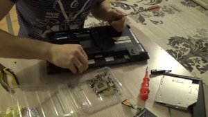 Как разобрать ноутбук Samsung NP305E5A Часть 3