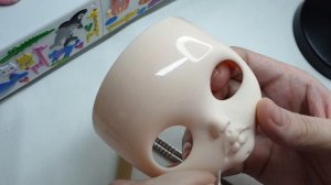 Как красиво и реалистично оформить губы кукле блайз