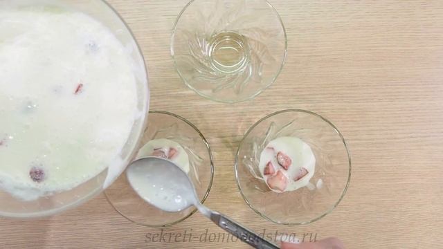 Клубничный Десерт с Желатином и Сметаной — в Ягодный Сезон Готовлю Каждый День