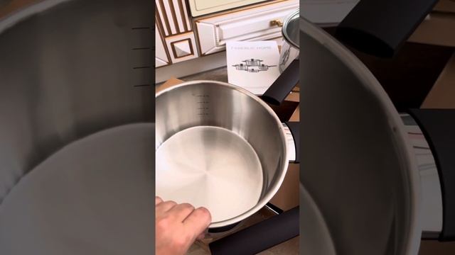 Посуда Фаберлик. Сковорода, кастрюли. Доготовит при выключенной плите! смотреть онлайн