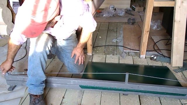 Самодельный переносной станок для сгибания жести. Прикручивается к основанию.Изготовлен из проф.тру смотреть онлайн