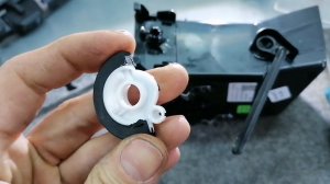 Skoda KODIAQ снятие и осмотр дефлектора который не щёлкает.