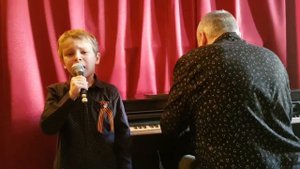 "Бьётся в тесной печурке огонь"(Землянка)- поёт Гоша Иванов, 6 лет