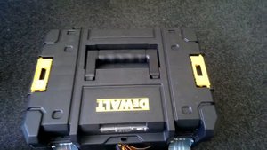 Инструмент DeWALT (Перфоратор D25133K) и ящик для инструмента DeWOLT
