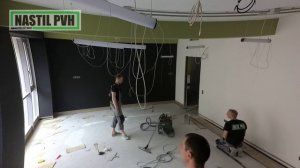 Монтаж мармолеума с заведением на стены