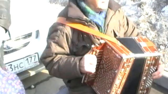 Кузьминки гармонный рынок.Играет на гармони Алишин В.Г. и др.орловские гармонисты.