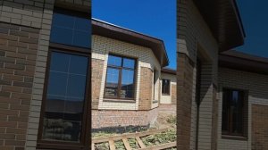 Строительство одноэтажного кирпичного дома. Используем на фасаде кирпич  Баварская кладка.