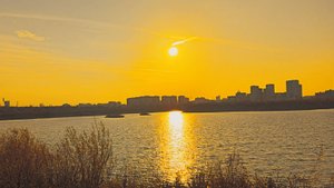 Велосипед. Озеро. Закат.